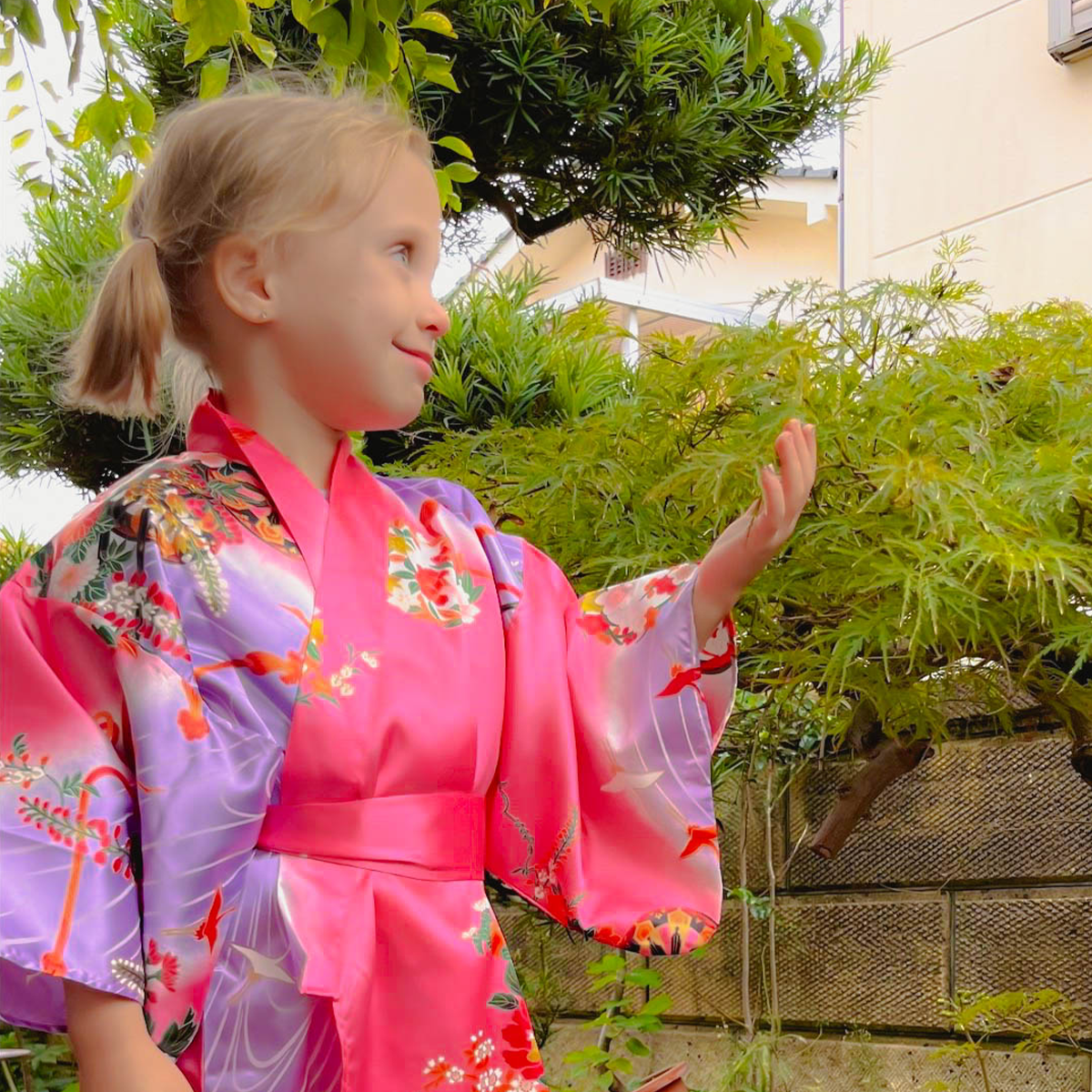 Girls' Yukata: Flowing Flowers (Polyester)