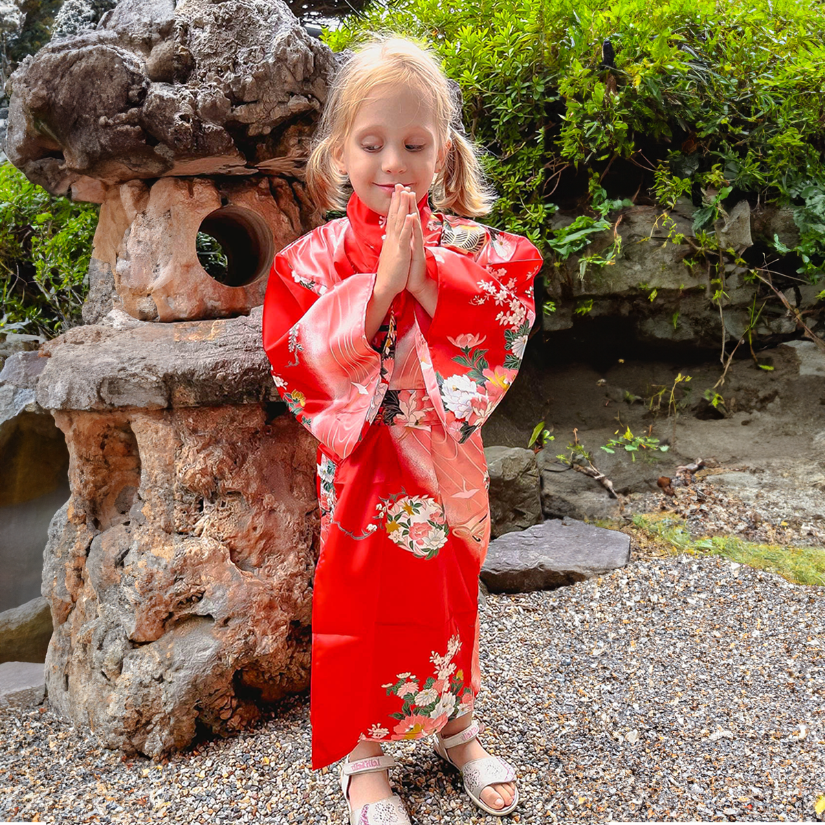 Girls' Yukata: Flowing Flowers (Polyester)